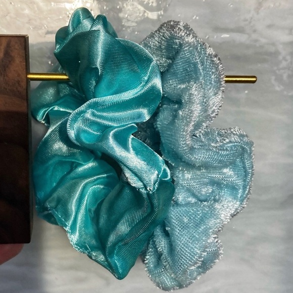 Scrunchie Bundle! Mystery Box- Includes 2-4 Pieces- NEW - Picture 14 of 16